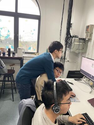 熊酱刚进实验室的办公状态